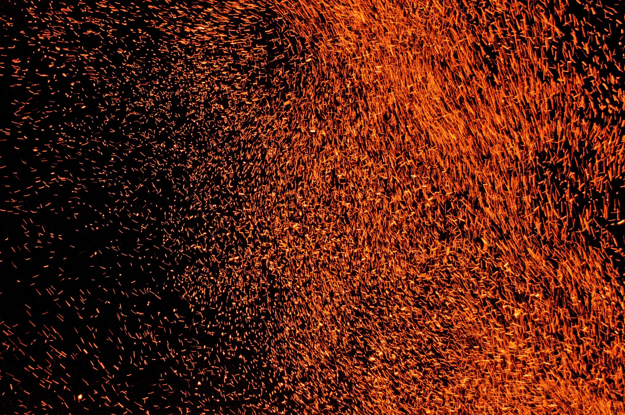 Feuer/Funken auf schwarzem Hintergrund